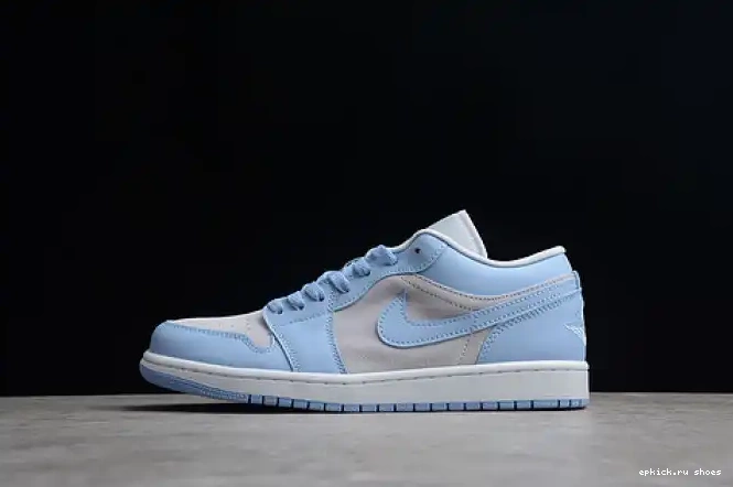 DC0774-050 University 1 Blue Low Jordan (W) 0521